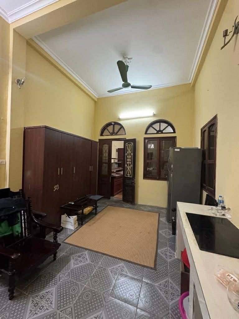 Bán nhà Khâm Thiên, 4 tầng có thang máy 40m², ngõ thông, giá hơn 8 tỷ